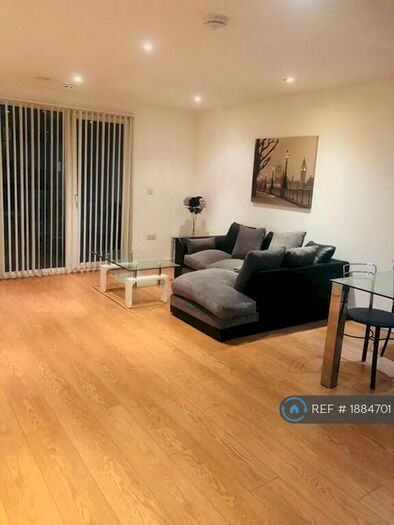 2 Bedroom Flat To Rent In Railway Terrace, Slough, SL2