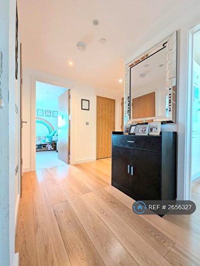 2 Bedroom Flat To Rent In Railway Terrace, Slough, SL2