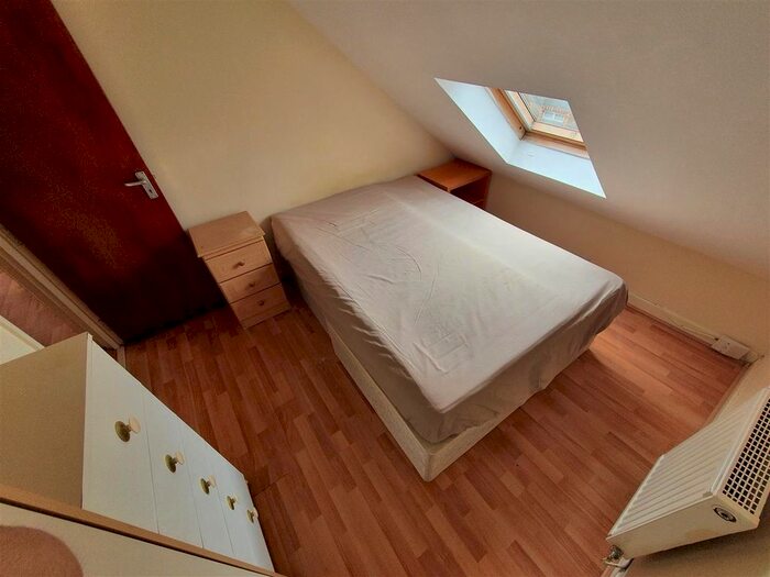 1 Bedroom Flat To Rent In Mundy Place, Cathays, Cardiff, CF24