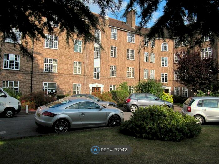 2 Bedroom Flat To Rent In Norbiton Hall, Kingston Upon Thames, KT2