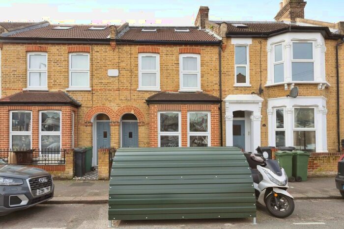 2 Bedroom Apartment To Rent In Elm Road, Leyton, E11