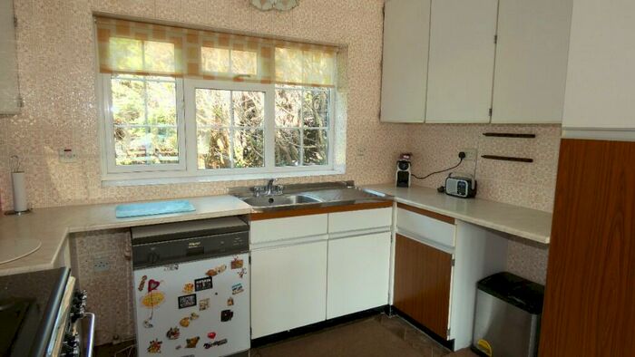 4 Bedroom Detached House For Sale In New Crescent, Leeds, West Yorkshire, LS18
