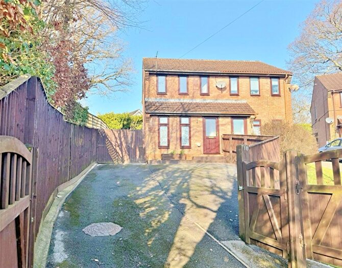 2 Bedroom Semi Detached House For Sale In Cartref Close, Verwood, Dorset, BH31