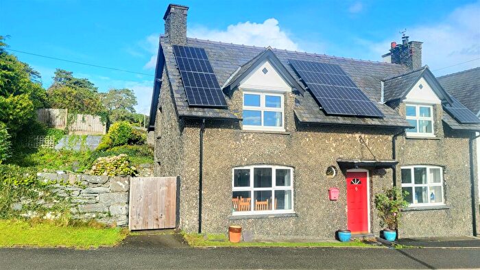 3 Bedroom House For Sale In Angorfa, Pensarn, LL45