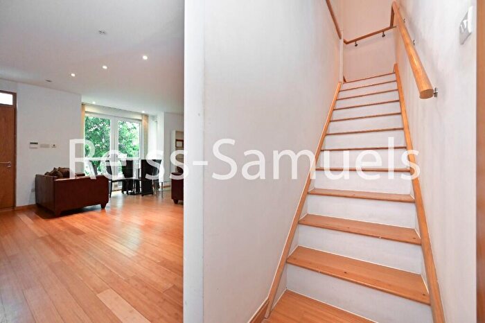 3 Bedroom Apartment To Rent In Westferry Road, Canary Wharf, London, E14
