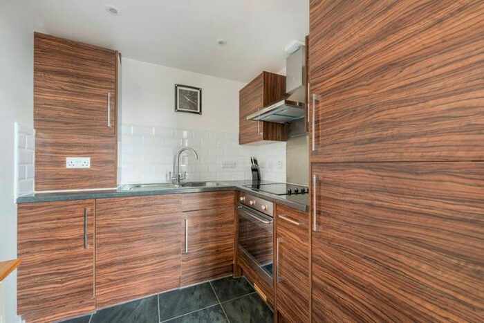 1 Bedroom Flat To Rent In Whitton Road, Twickenham, TW1