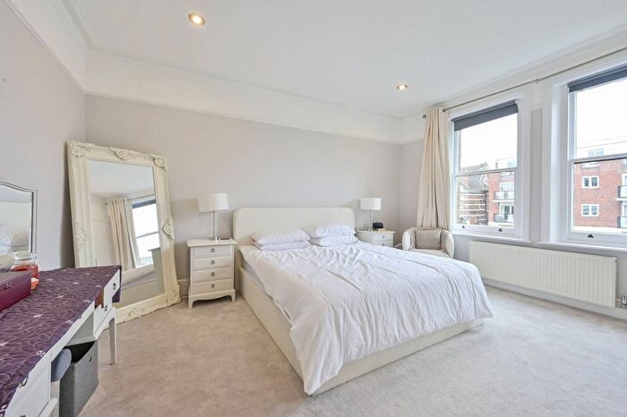 3 Bedroom Flat To Rent In Edge Hill, Wimbledon, London, SW19