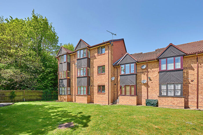 2 Bedroom Apartment For Sale In The Larches, Milford Close, St. Albans, Hertfordshire, AL4