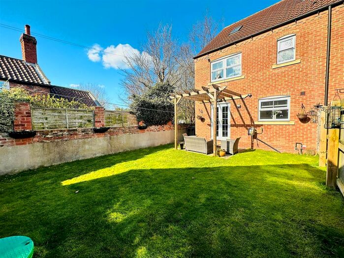 3 Bedroom Semi-Detached House For Sale In Park Lane, Barlow, Selby, YO8