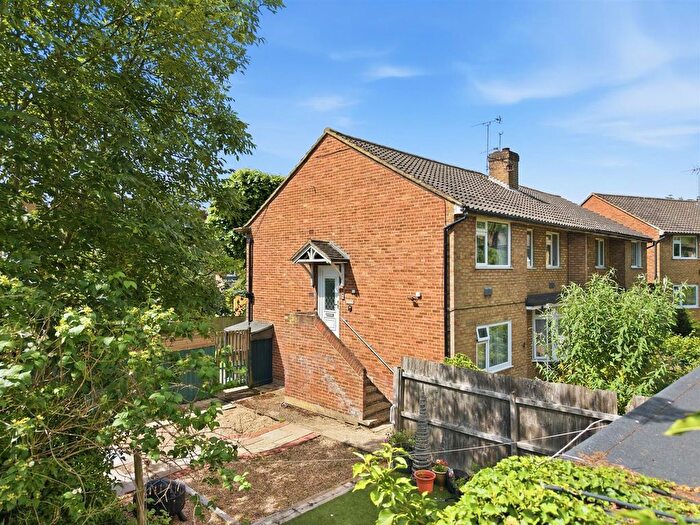 2 Bedroom Maisonette For Sale In Craig Gardens, South Woodford, London, E18