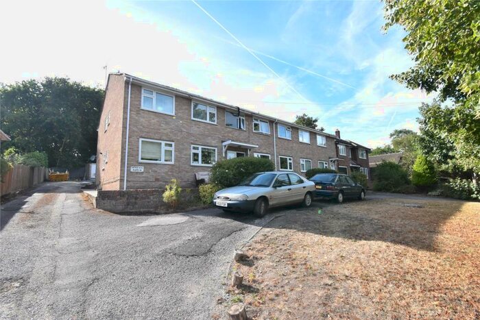 2 Bedroom Apartment To Rent In Park Road, Farnborough, Hampshire, GU14