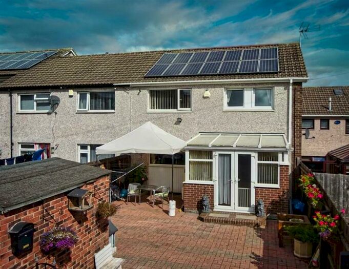 4 Bedroom Semi-Detached House To Rent In Holdforth Gardens, Leeds, LS12