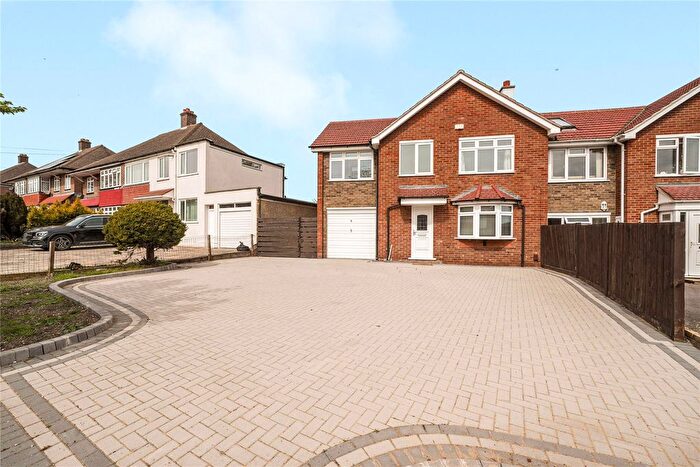 3 Bedroom End Terrace House For Sale In Mead Way, Bromley, BR2