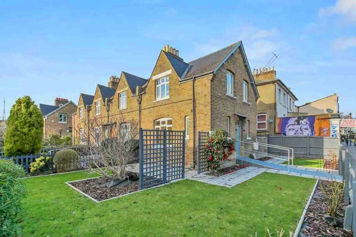 3 Bedroom Terraced House To Rent In St. Johns Cottages, Maple Road, London, SE20