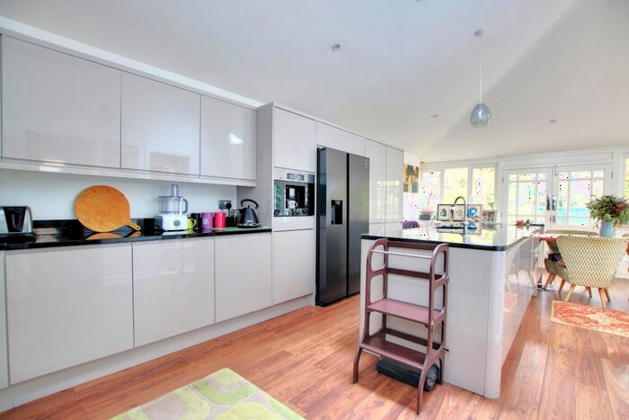 4 Bedroom Detached House For Sale In Southampton, SO17