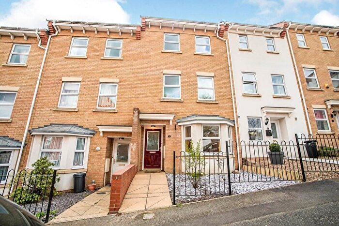 4 Bedroom Terraced House To Rent In Diana Road, Chatham, Kent, ME4