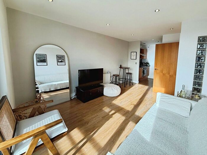 1 Bedroom Flat To Rent In Bowman Lane, Leeds, West Yorkshire, LS10