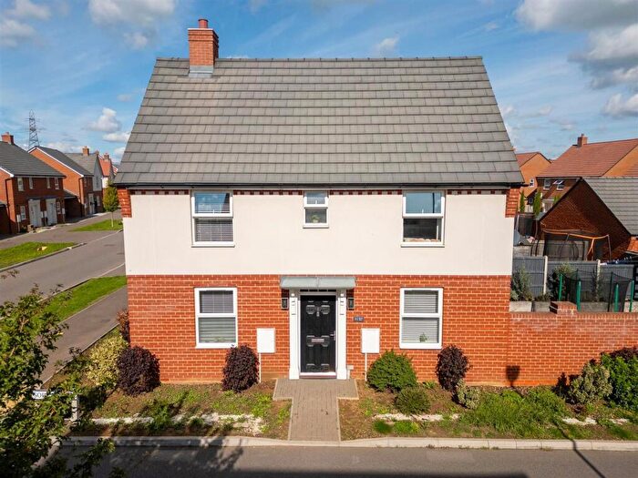 3 Bedroom House For Sale In Sorrel Way, Broughton, HP22