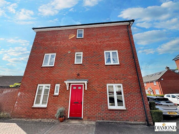 4 Bedroom Link Detached House For Sale In Alsa Brook Meadow, Tiverton, EX16