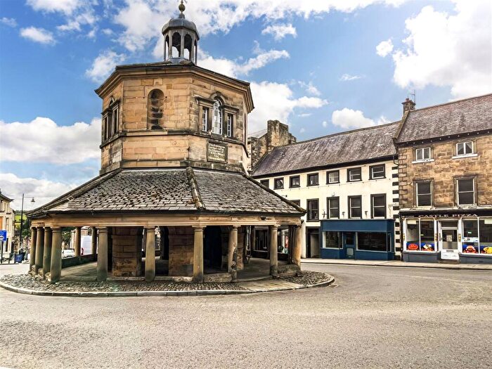 2 Bedroom Character Property For Sale In Market Place, Barnard Castle, DL12