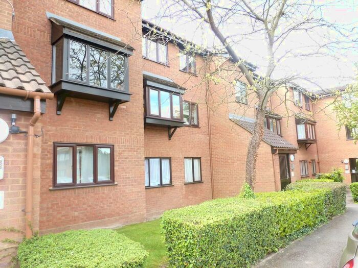 1 Bedroom Flat To Rent In King Georges Avenue, Watford, WD18