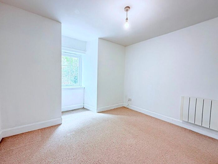 1 Bedroom Flat To Rent In High Street, Inverkeithing, Fife, KY11