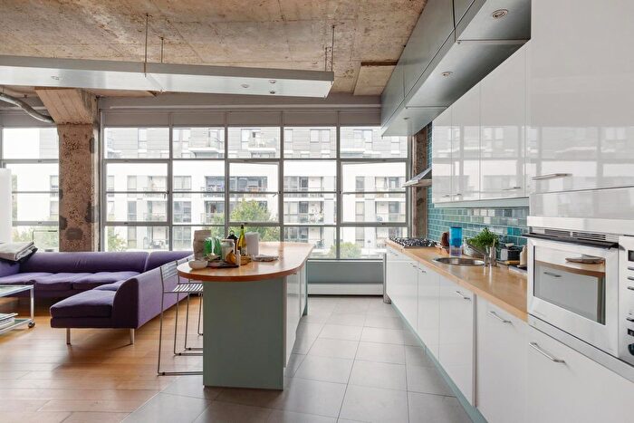 2 Bedroom Flat For Sale In Canal Building, Shepherdess Walk, Angel, London, N1