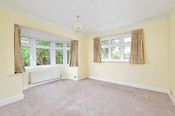 2 Bedroom Detached Bungalow To Rent In Westover Road, High Wycombe, HP13