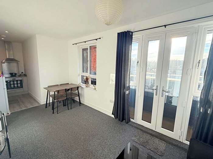 1 Bedroom Flat To Rent In Newton Road, Yeovil, BA20