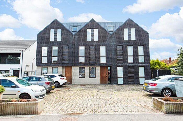 2 Bedroom Flat For Sale In Old Bridge Road, Whitstable, Kent, CT5