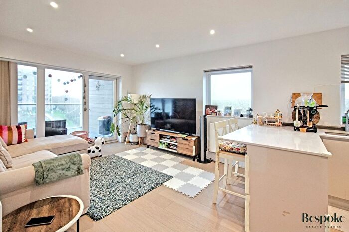 2 Bedroom Flat For Sale In Champlain Street, Reading, RG2