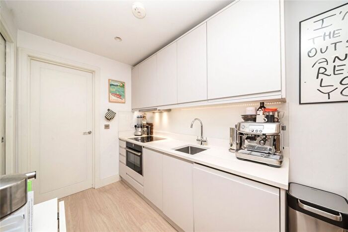 1 Bedroom Flat For Sale In Renfrew Road, London, SE11