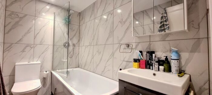 Studio To Rent In New Cross Road, New Cross, SE14