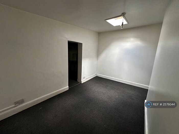 6 Bedroom End Of Terrace House To Rent In Grosvenor Road, London, E10