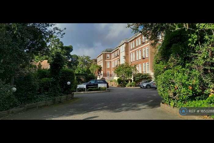 2 Bedroom Flat To Rent In Lulworth Court, London, N14