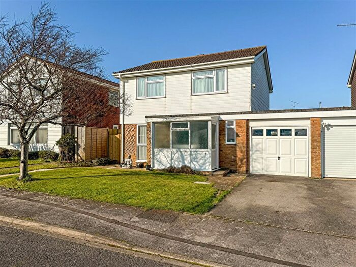 4 Bedroom Detached House For Sale In Reef Close, Littlehampton, BN17