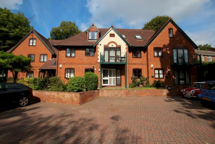 2 Bedroom Flat To Rent In Woking, GU22