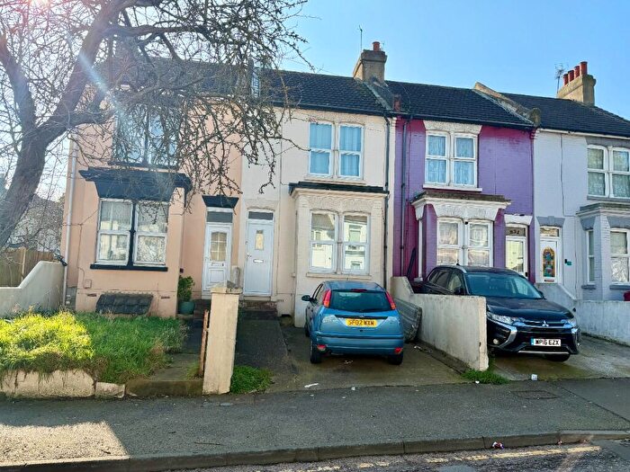 3 Bedroom Terraced House For Sale In Gillingham Road, Gillingham, Kent, ME7