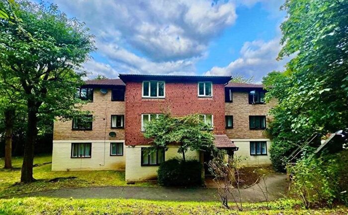 1 Bedroom Flat For Sale In Fairbairn Close, Purley, CR8