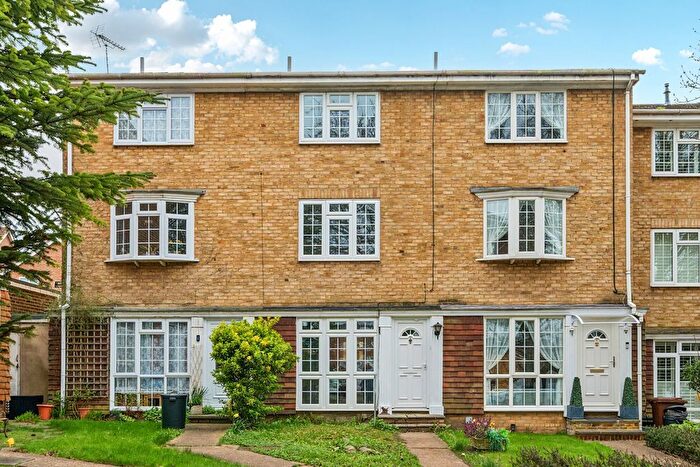 4 Bedroom Town House For Sale In Wheatcroft Grove, Gillingham, Kent, ME8