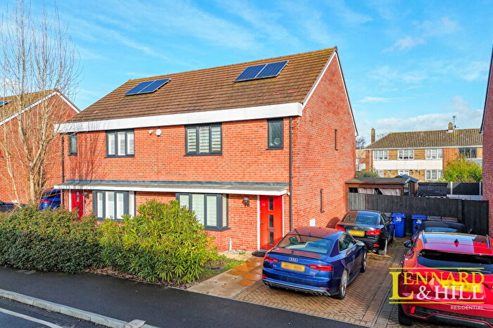 3 Bedroom Semi-Detached House For Sale In Sandpiper Close, East Tilbury, RM18