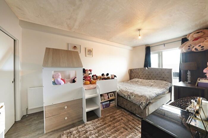 2 Bedroom Apartment To Rent In South Street, Romford, RM1
