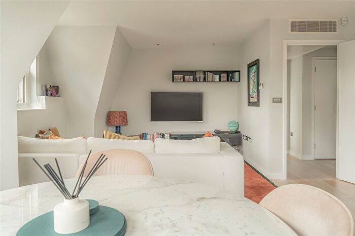 2 Bedroom Flat For Sale In Old Brompton Road, Earls Court, SW5