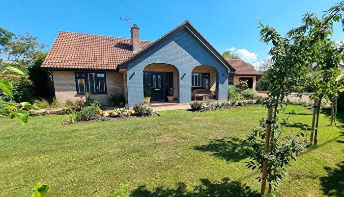 3 Bedroom Detached Bungalow For Sale In Harrisons Lane, Halesworth, IP19