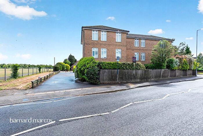 1 Bedroom Flat For Sale In London Road, Ashford, TW15