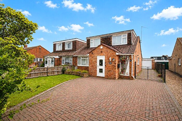 3 Bedroom Semi-Detached House For Sale In Norman Road, Barton-le-Clay, Bedfordshire, MK45