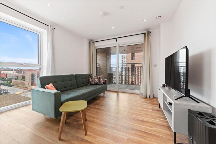 2 Bedroom Flat To Rent In Aerodrome Road, Colindale, NW9