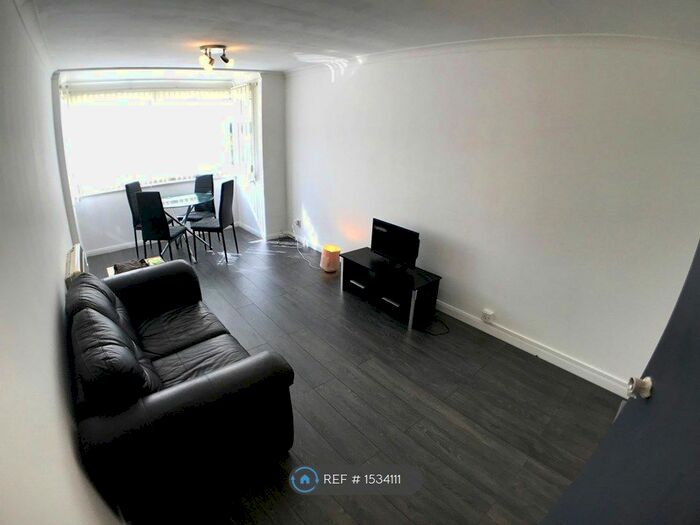 2 Bedroom Flat To Rent In Rise Park, Nottingham, NG5