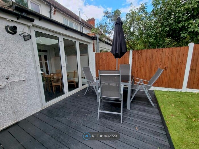 1 Bedroom Flat To Rent In The Ridgeway, London, W3