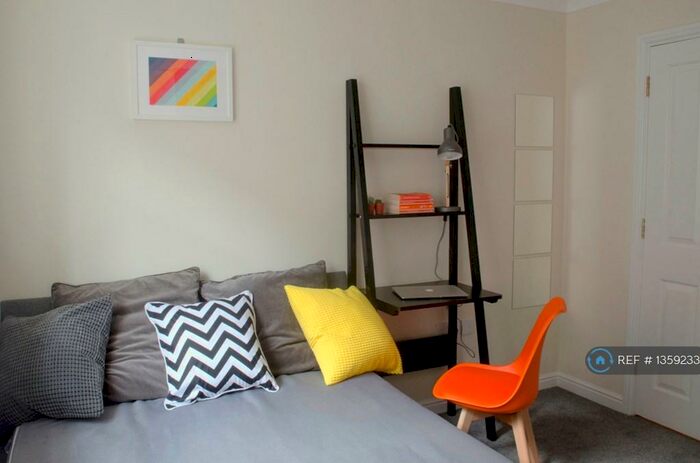 3 Bedroom Flat To Rent In Albany Gardens, Colchester, CO2